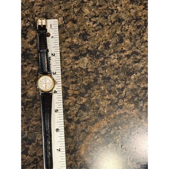 Bill Blass Quartz Ladies Wristwatch Leather Band - Picture 6 of 6